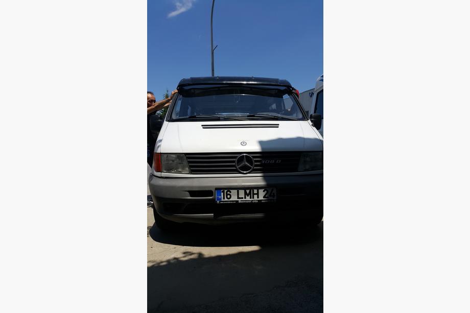 Mercedes Vito W638 1996–2003 Vindrutespoiler (svart blank, 5 mm) Foto 6