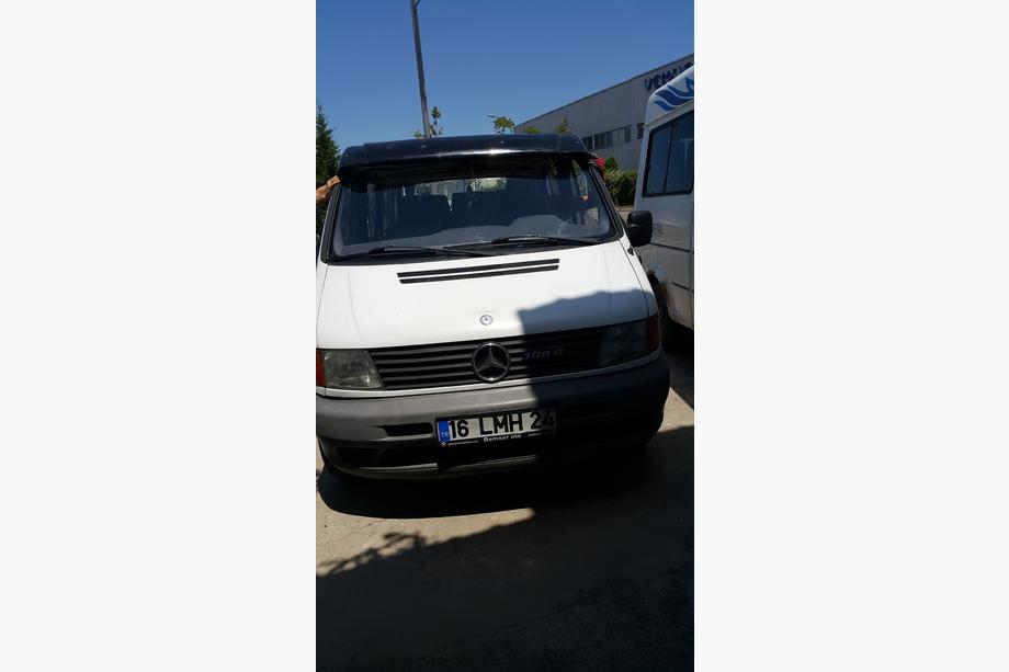 Mercedes Vito W638 1996–2003 Vindrutespoiler (svart blank, 5 mm) Foto 8