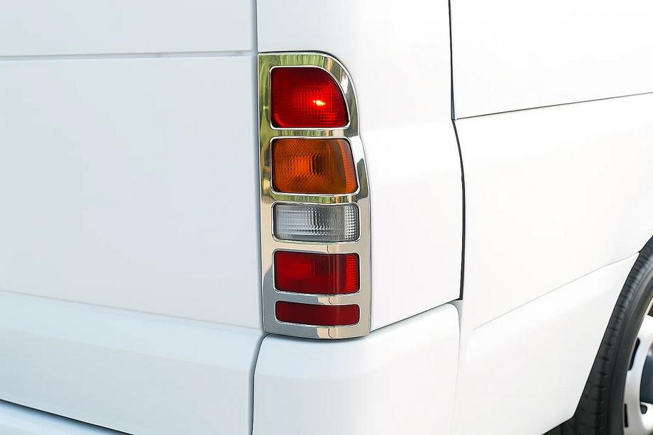 Ford Transit 2000–2014 Bakljusskydd (2 st, rostfritt stål) Image