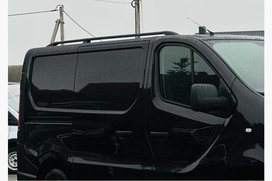 Opel Vivaro 2015–2019 Svarta takrails Kort, plastfötter Image