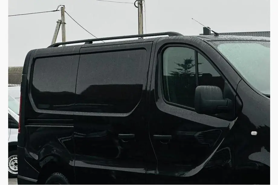 Opel Vivaro 2015–2019 Svarta takrails Image