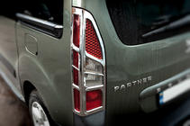 Peugeot Partner Tepee 2008–2018 Hörnramar för bakljus (2 st, plast) foto 1