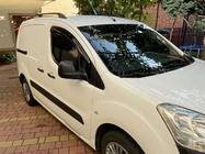Peugeot Partner Tepee 2008–2018 Svarta takrails Plastfötter foto 3