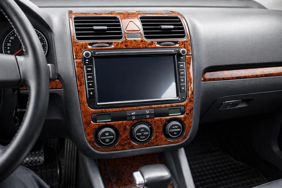 Volkswagen Jetta 2006–2011 Instrumentpanelskydd Foto 17