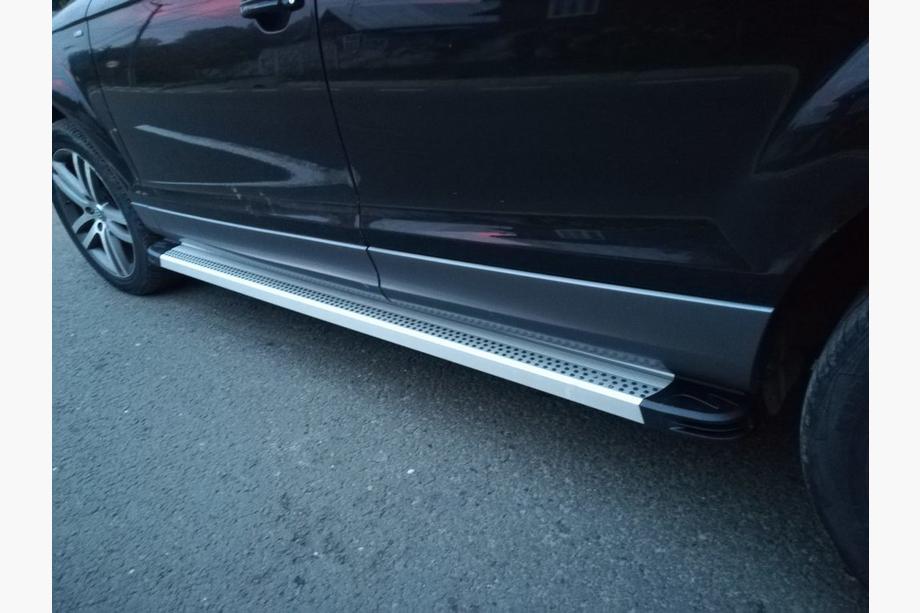 Audi Q7 2005–2015 Sidosteg Maya V2 (2 st, aluminium) Image