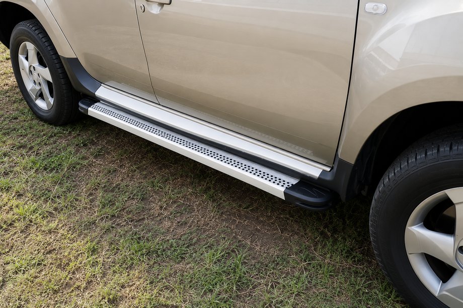 Dacia Duster 2008–2018 Sidosteg Maya V2 (2 st, aluminium) Image