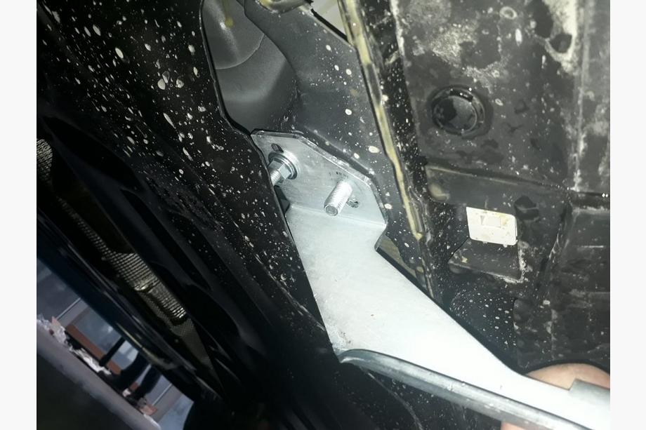 Ford Kuga/Escape 2013–2019 Sidosteg Maya V2 (2 st, aluminium) Med lackerade dörrplåtar Foto 3