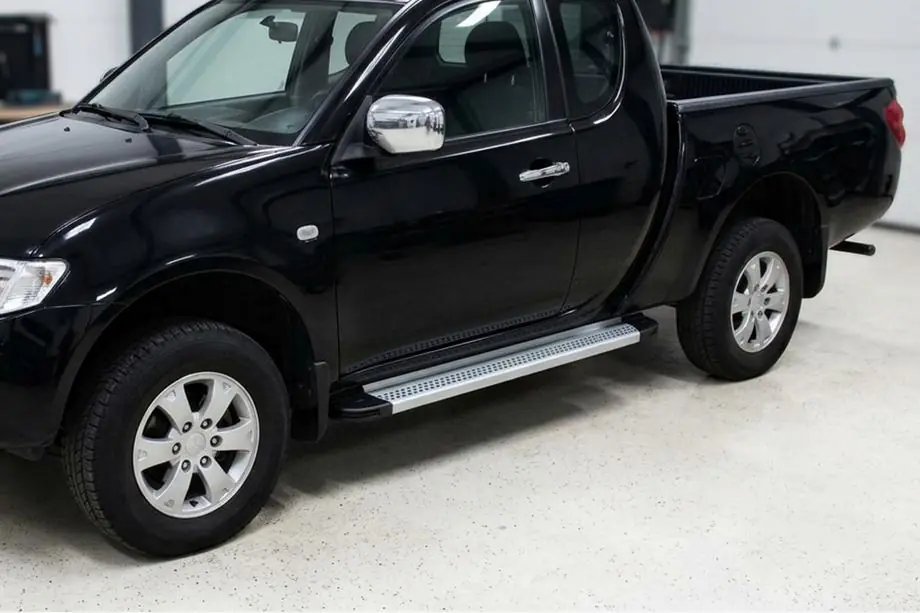 Mitsubishi L200 2006–2015 Sidosteg Maya V2 (2 st, aluminium) Image
