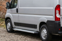 Peugeot Boxer 2006–2025 Sidosteg Maya V2 (2 st, aluminium) foto 1