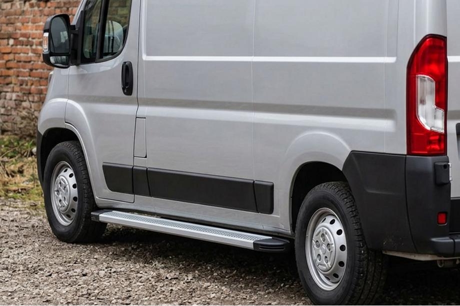Peugeot Boxer 2006–2025 Sidosteg Maya V2 (2 st, aluminium) Image