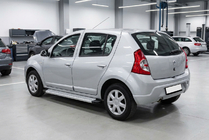 Renault Sandero 2007–2013 Sidosteg Maya V2 (2 st, aluminium) foto 1