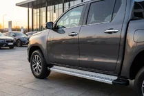 Toyota Hilux 2015– Sidosteg Maya V2 (2 st, aluminium) foto 1