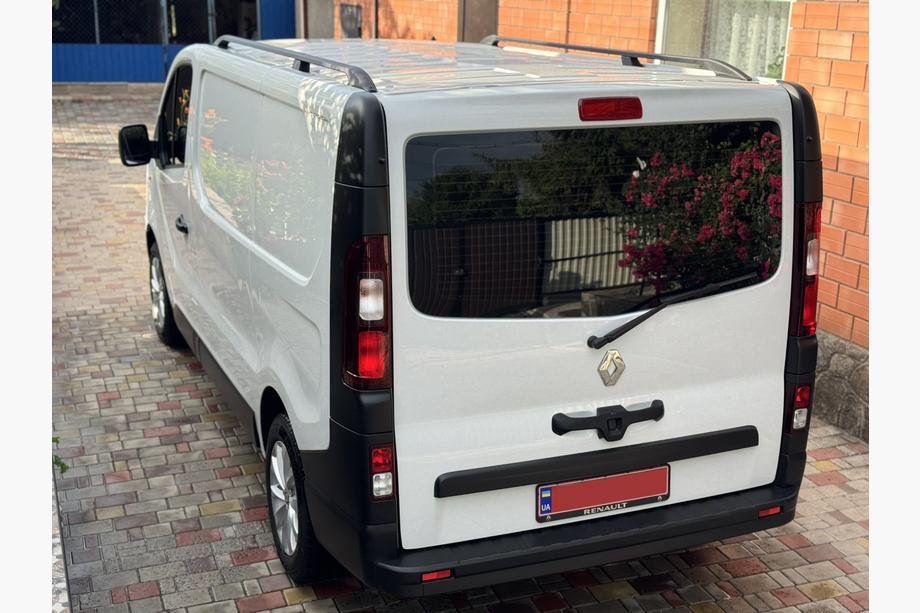 Renault Trafic 2015– Svarta takrails Foto 4