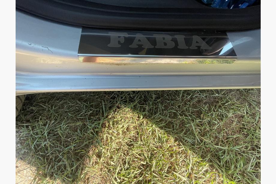 Skoda Fabia 2007–2014 Instegslister Carmos (4 st, rostfritt stål) Image