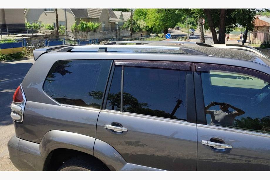 Toyota Land Cruiser Prado 120 2002–2009 Kromade turkiska takrails Monteringsfötter i metall Foto 2