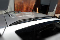 Toyota Rav 4 2006–2013 Svarta turkiska takrails Kort hjulbas, plastfötter foto 4