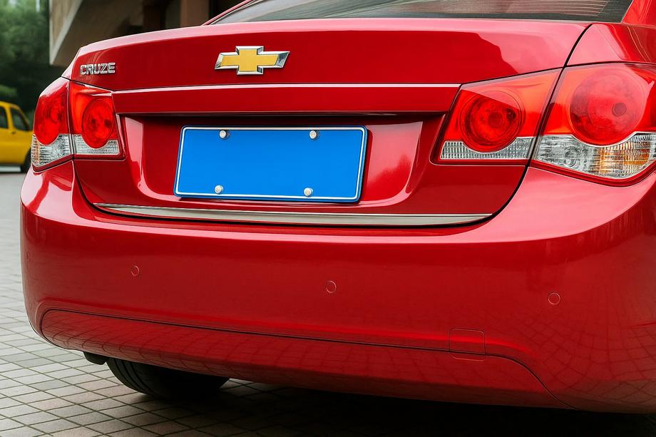 Chevrolet Cruze 2009–2015 Rostfri lastskyddslist för bagageluckans kant HB, Carmos – turkiskt rostfritt stål Image