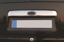Ford Connect 2002–2006 Kromlist ovanför registreringsskylten (monteras på original, med plats för emblem, rostfritt) foto 1