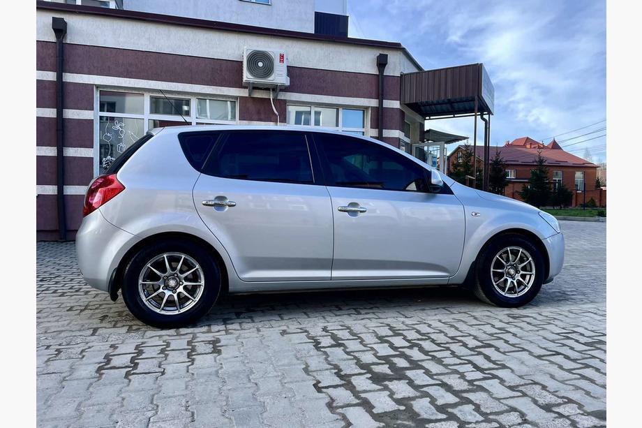 Kia Ceed 2007–2012 Dörrhandtagskåpor (4 st, rostfritt stål) OmsaLine – italienskt rostfritt stål Image