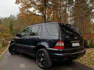 Mercedes ML W163 1997–2005 List ovanför registreringsskylten (rostfritt stål) foto 3
