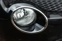 Nissan Juke 2010–2019 Rostfria lister för framlyktor (2 st) foto 1