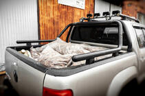 Volkswagen Amarok 2010–2022 Flakbåge (svart) foto 4