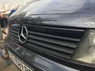 Mercedes Vito W638 1996–2003 Dekorlist till grill (plast) Svart högglans (ABS) foto 2