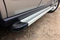 Jeep Grand Cherokee WK 2004–2010 Sidosteg Maya V2 (2 st, aluminium) foto 1