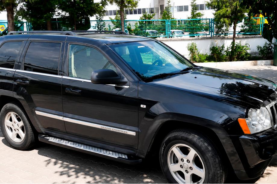 Jeep Grand Cherokee WK 2004–2010 Sidosteg Allmond Grey (2 st, aluminium) Image