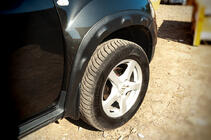 Dacia Duster 2008–2018 Hjulhuslister med utstick (8 st, plast) foto 8