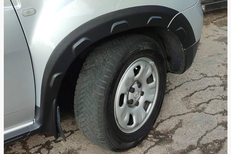 Dacia Duster 2008–2018 Hjulhuslister med utstick (8 st, plast) Foto 11