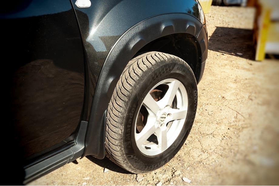 Dacia Duster 2008–2018 Hjulhuslister med utstick (8 st, plast) Foto 8