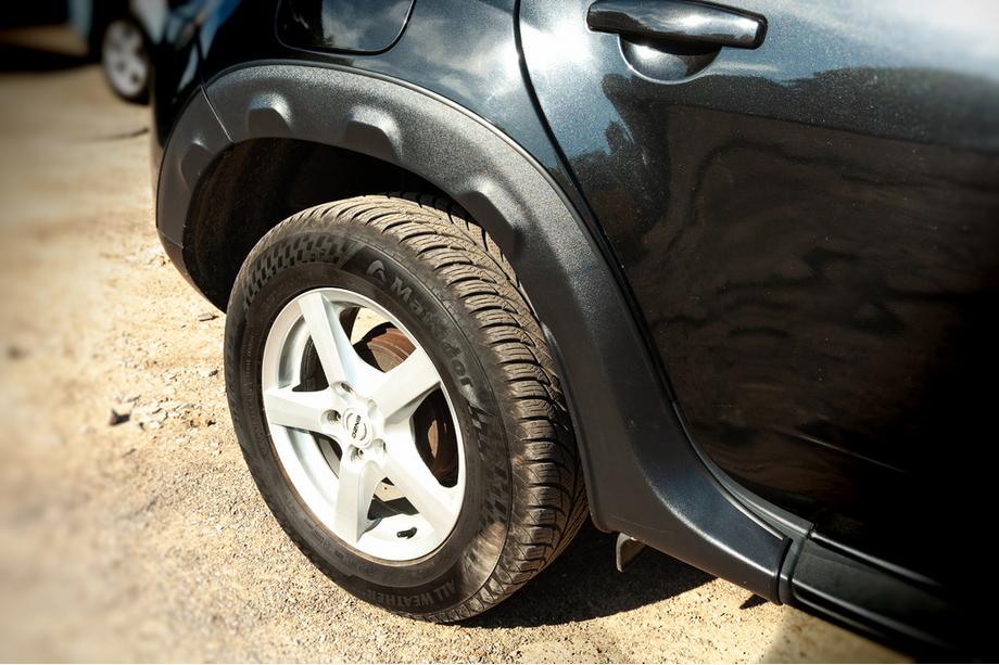 Dacia Duster 2008–2018 Hjulhuslister med utstick (8 st, plast) Image