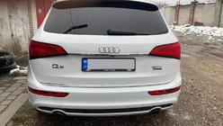 Audi Q5 2008–2017 Kromlist ovanför registreringsskylten (rostfritt stål) foto 2