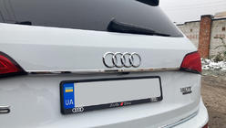 Audi Q5 2008–2017 Kromlist ovanför registreringsskylten (rostfritt stål) foto 1