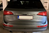 Audi Q5 2008–2017 Kromlist ovanför registreringsskylten (rostfritt stål) foto 4