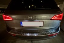 Audi Q5 2008–2017 Kromlist ovanför registreringsskylten (rostfritt stål) foto 5