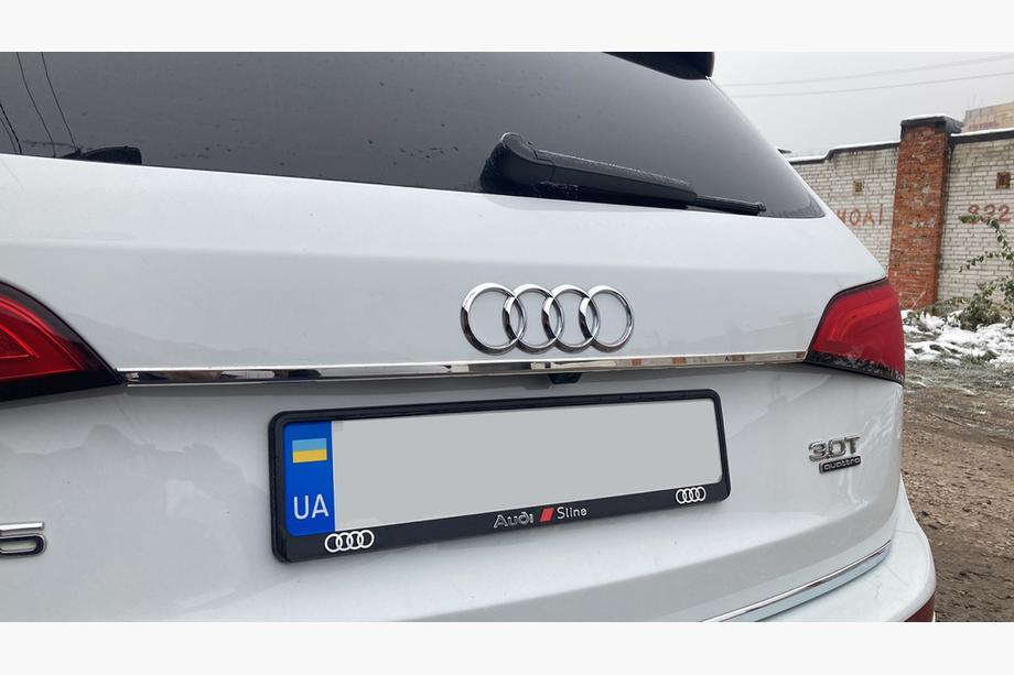 Audi Q5 2008–2017 Kromlist ovanför registreringsskylten (rostfritt stål) Image