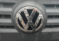 Volkswagen Passat B5 1997–2005 Främre emblem (2001-2005, i originalutförande) foto 1