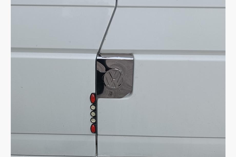 Volkswagen T4 Transporter 1990–2003 Tanklockskåpa med logo (Carmos, rostfritt stål) Foto 2