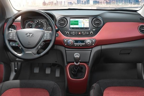 Test av den kompakta halvkombin Hyundai i10