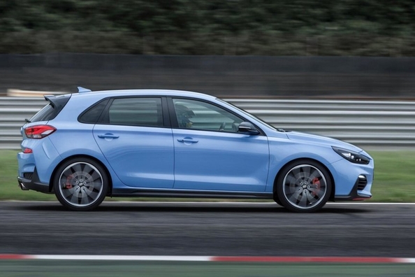 Hyundai presenterar två nya modeller i i30-familjen