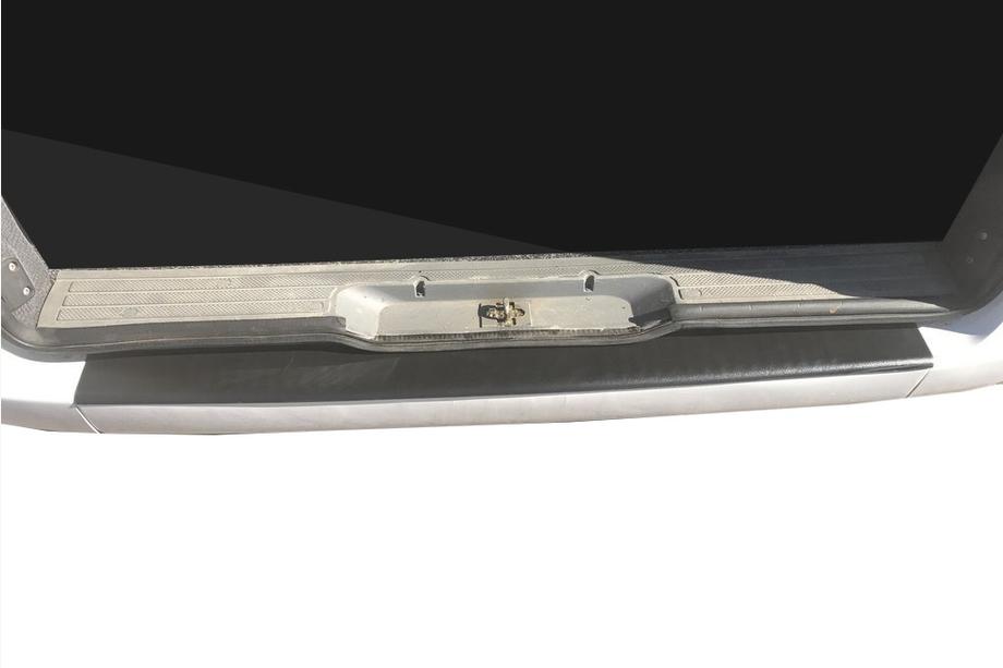 Mercedes Vito W639 2004–2014 Lastskydd för bakre stötfångare med bockad kant (DDU, plast) Blank Image