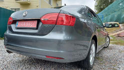 Volkswagen Jetta 2011–2018 List ovanför registreringsskylten OmsaLine (rostfritt stål) foto 2