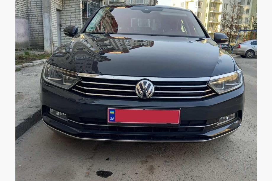 Volkswagen Passat B8 2015–2023 Strålkastarsargar och list (3 st, rostfritt) Foto 1