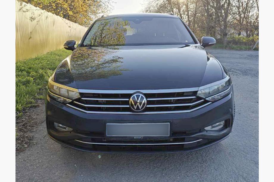 Volkswagen Passat B8 2015–2023 Strålkastarsargar och list (3 st, rostfritt) Foto 12