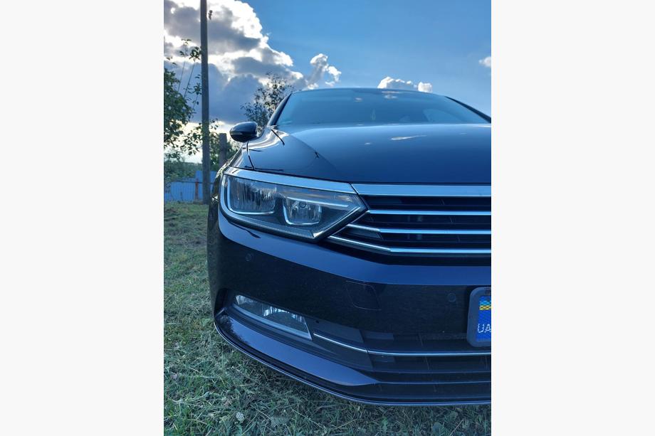 Volkswagen Passat B8 2015–2023 Strålkastarsargar och list (3 st, rostfritt) Foto 9