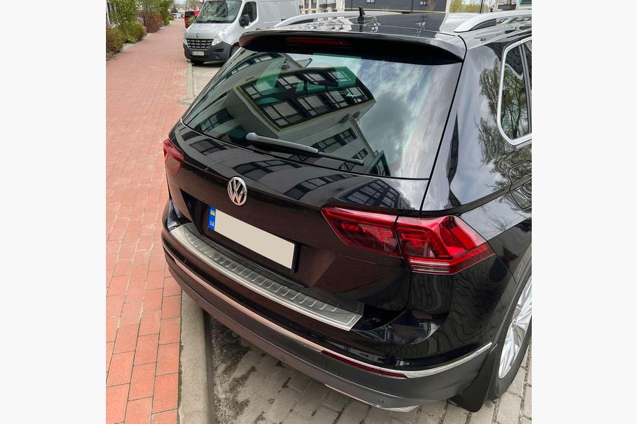 Volkswagen Tiguan 2016–2023 Bakre stötfångarskydd (OmsaLine, rostfritt stål) Image