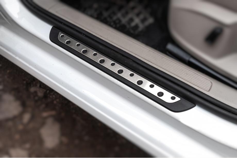 Volkswagen Golf 7/E-Golf 2012–2020 Instegslister Flexill Dotline (4 st, rostfritt) Image