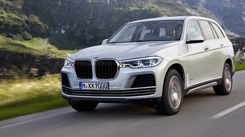 BMW X7, märkets flaggskeppscrossover, presenteras i höst